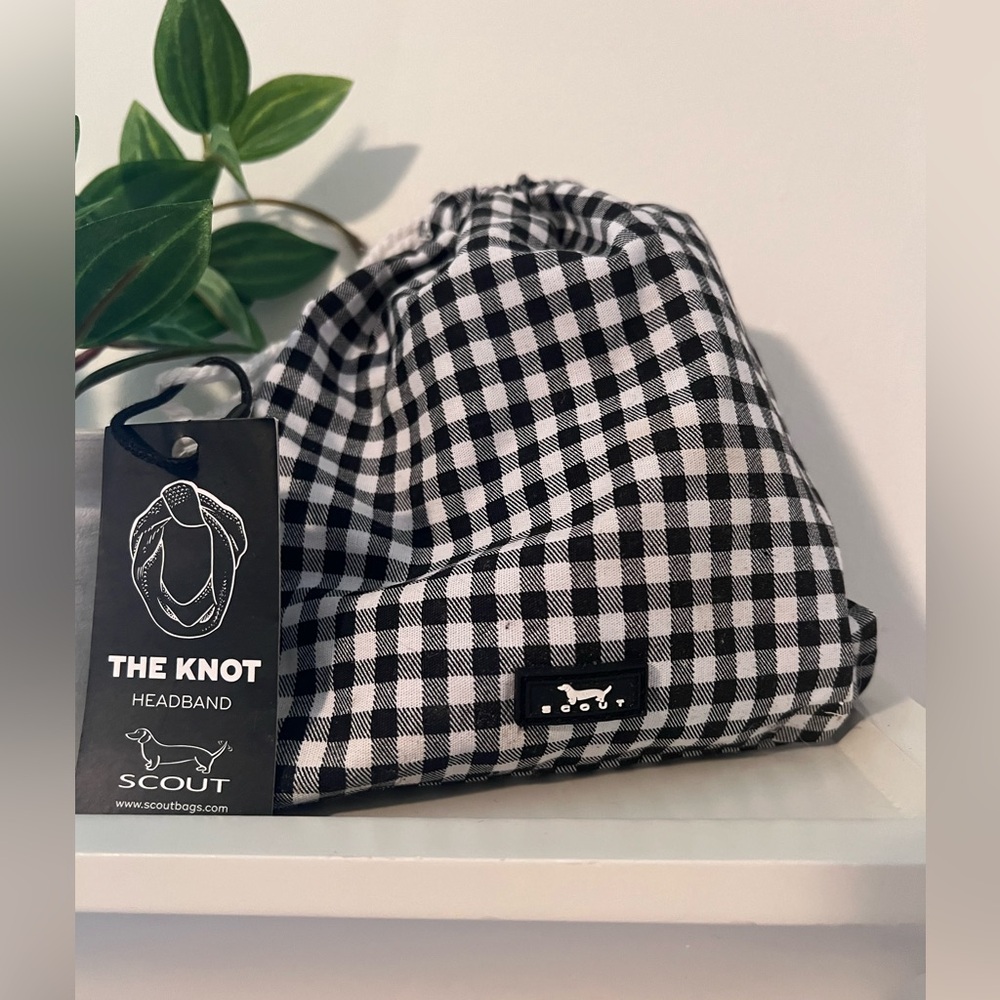 Scout Tie Knot Knit Black Knot Headband in Black
NWT
Gingham Drawstring Bag